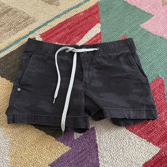 Vuori Ripstop Camo Black Shorts size x-small - Picture 3 of 6